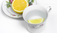 recette-sante-citron-eau-chaude-digestion-d24007280