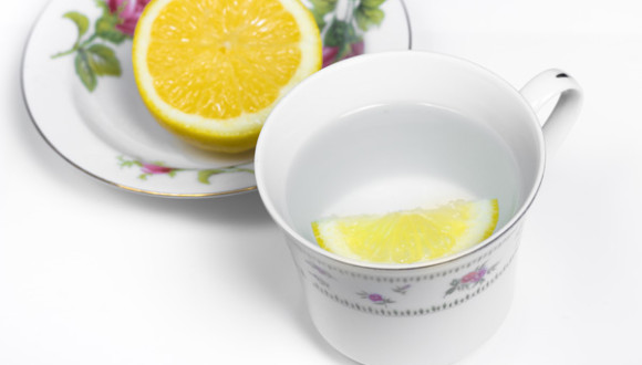 recette-sante-citron-eau-chaude-digestion-d24007280