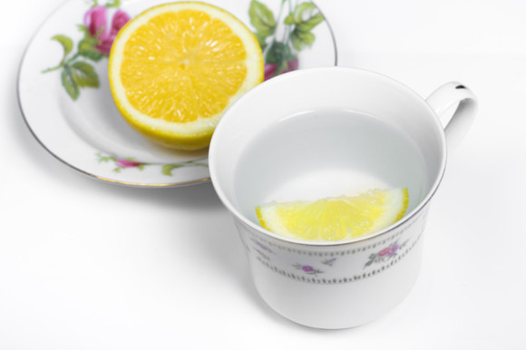recette-sante-citron-eau-chaude-digestion-d24007280
